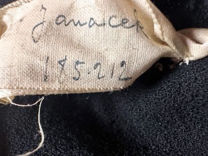 Robe en crêpe de laine noire Haute Couture...