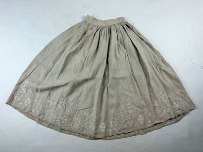 Jupe et blouse en lin écru à broderie blanche,...