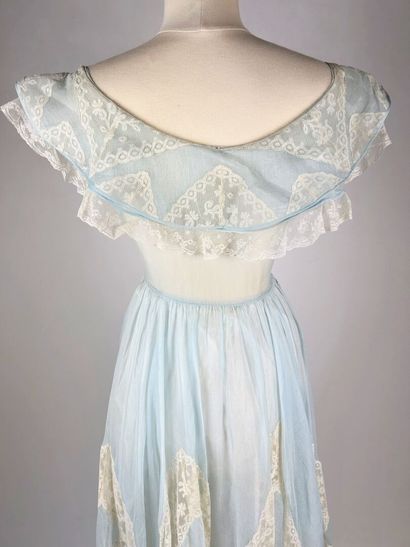 Robe longue estivale en organza bleu-ciel...