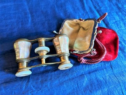 Une paire de jumelles d'Opéra Belle Epoque...