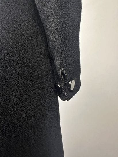 Robe en crêpe de laine noire Haute Couture...