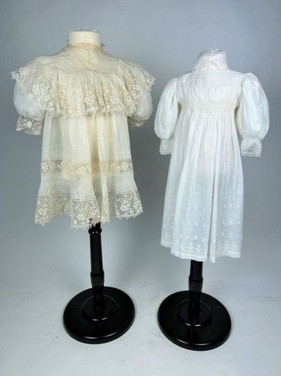 Deux belles robes de baptême à taille haute,...