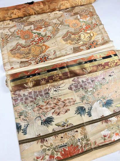 Deux grands Obi japonais Art Déco en lampas...