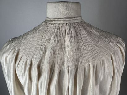 Cape de cérémonie pour enfant en satin Duchesse...