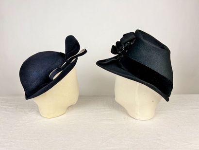 Quatre chapeaux de mode et bibis noir Circa...