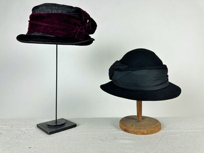 Quatre chapeaux de mode pour dame à petits...