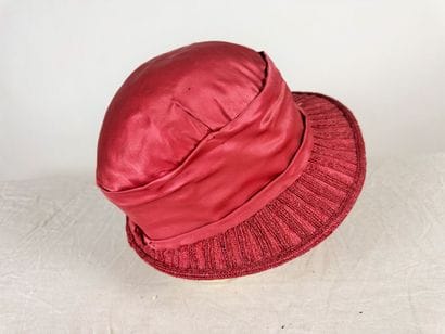 Une capote de mode Belle Epoque en soie rose...