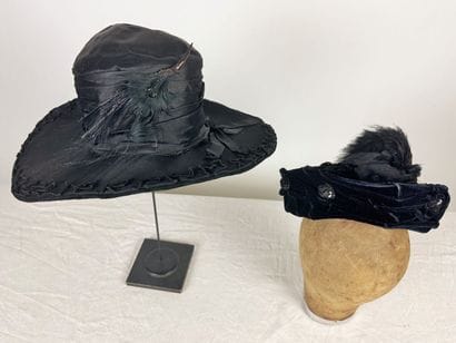 Trois remarquables chapeaux et bibi noirs...