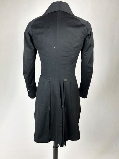 Un frac de ville en drap de laine noir corbeau...