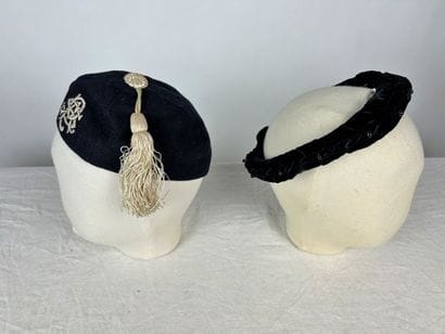 Quatre coiffes, bonnets et bibi Circa 1900-1920,...