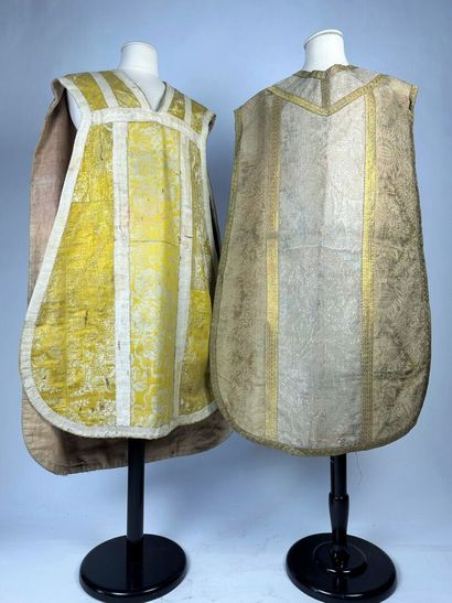 Deux chasubles à la romaine en drap d'or...