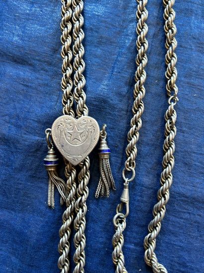 Une collection de bijoux berbères en métal...