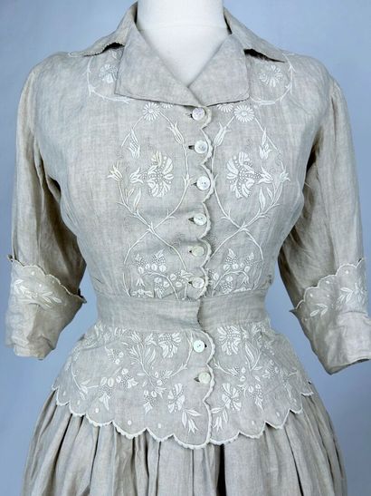Jupe et blouse en lin écru à broderie blanche,...