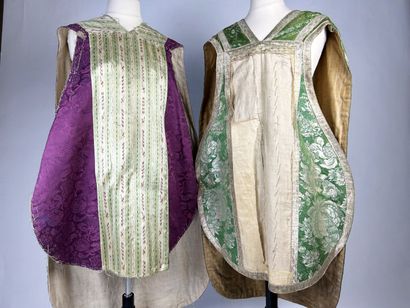 Deux chasubles à la romaine partielles en...