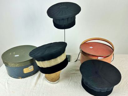 Trois toques de magistrats ou de juges en...