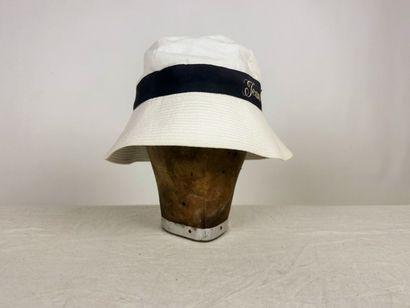Trois casquettes à la marinière pour le tourisme...