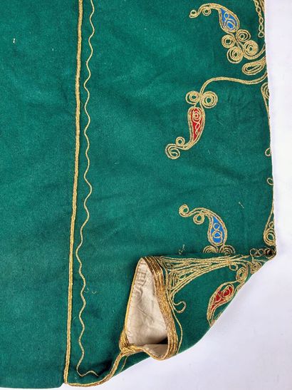 Un kaftan en tapisserie de soie saumon dit...