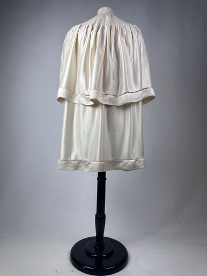 Cape de cérémonie pour enfant en satin Duchesse...