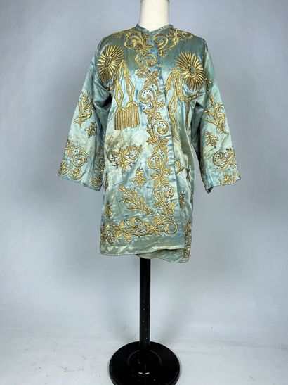 Une robe et un kaftan de cérémonie brodés...