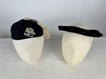 Quatre coiffes, bonnets et bibi Circa 1900-1920,...