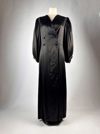 Robe Redingotte longue pour le soir en satin...