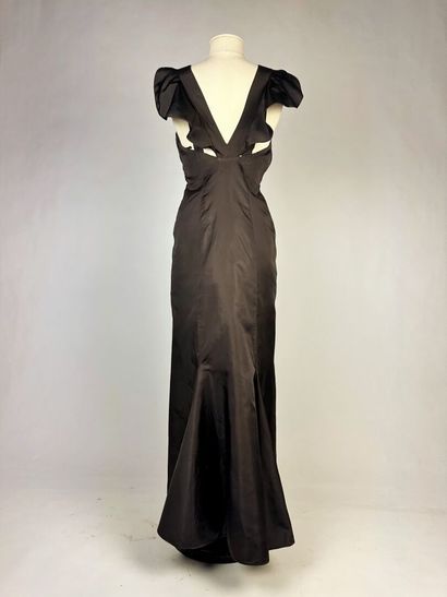 Une robe longue d'été pour le soir en taffetas...