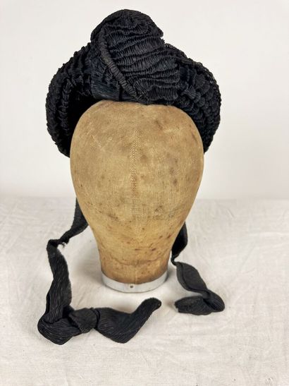 Trois chapeaux et un bibi de mode pour dame...