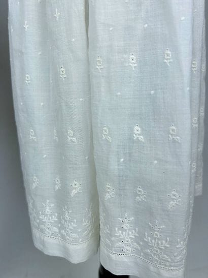 Deux belles robes de baptême à taille haute,...