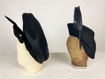 Cinq chapeaux de mode pour dame en feutre...