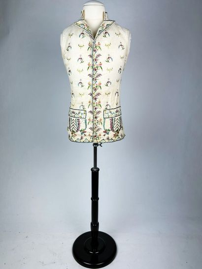Gilet d'été en basin blanc brodé de fils...