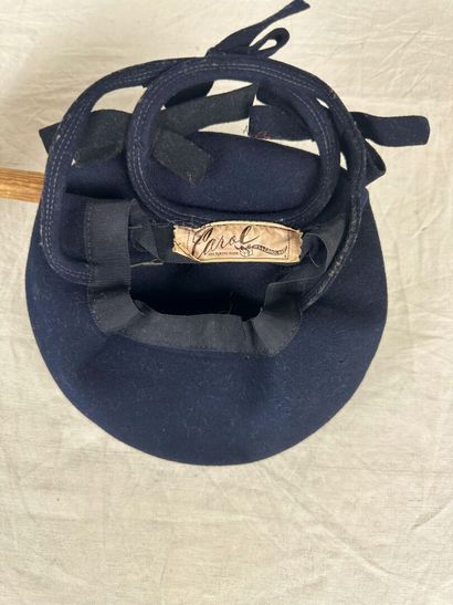 Cinq chapeaux et bibi de mode Circa 1920-1940....