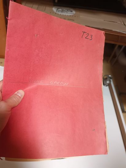 Dix dessins signés Jean Target représentant...