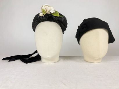 Trois chapeaux et bibis de mode des années...