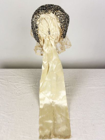 Quatre coiffes, bonnets et bibi Circa 1900-1920,...