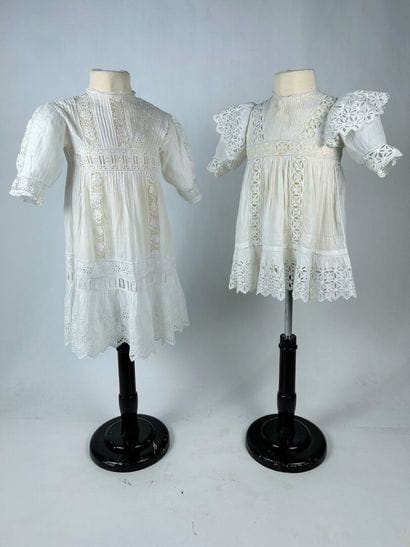 Deux robes de baptême en broderie anglaise...
