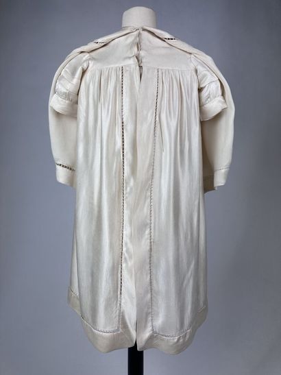Cape de cérémonie pour enfant en satin Duchesse...