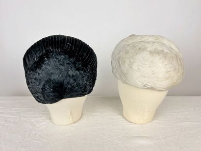 Quatre petits bibis en plumes Circa 1955-1965...
