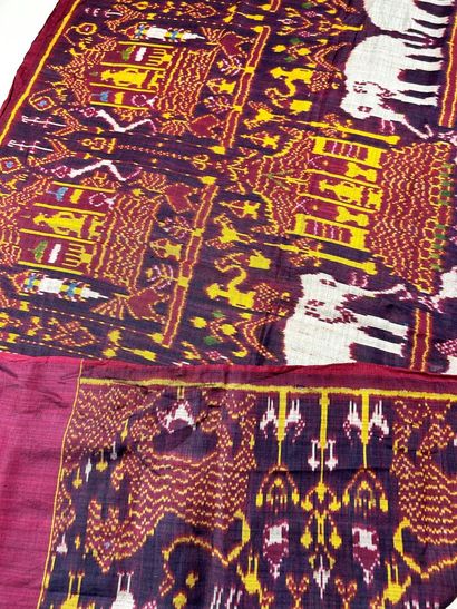 Deux Patolas, châles en ikat de soie, Cambodge...