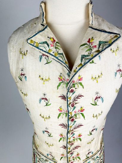 Gilet d'été en basin blanc brodé de fils...