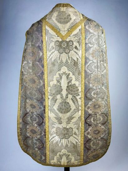 Chasuble à la romaine à deux brocarts en...