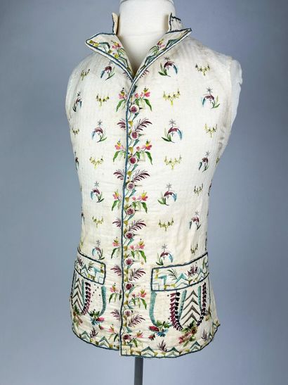 Gilet d'été en basin blanc brodé de fils...
