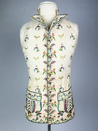 Gilet d'été en basin blanc brodé de fils...