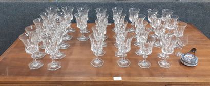 Service de verre en cristal taillé modèle...