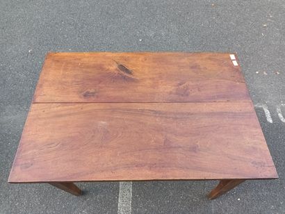 Table en bois
75 x 115 x 75 cm