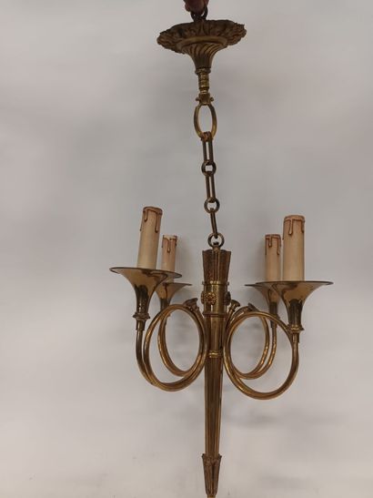 Lustre en laiton doré, à bras de lumière...