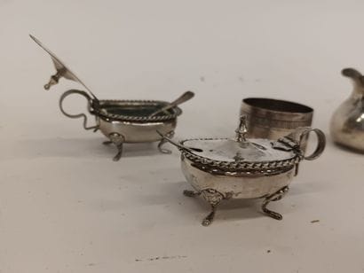 Deux salières en argent (poinçon 800°), une...