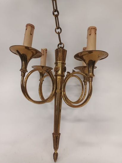 Lustre en laiton doré, à bras de lumière...