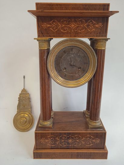 Pendule portique en bois de placage
Epoque...