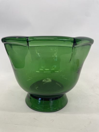 Coupe en verre teinté vert de forme octogonale...