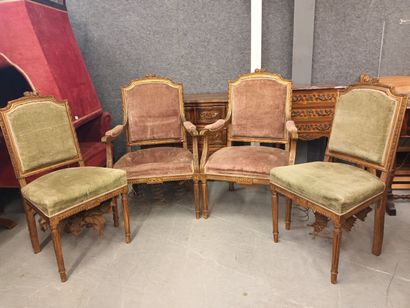 Paire de fauteuil et paire de chaise de style...